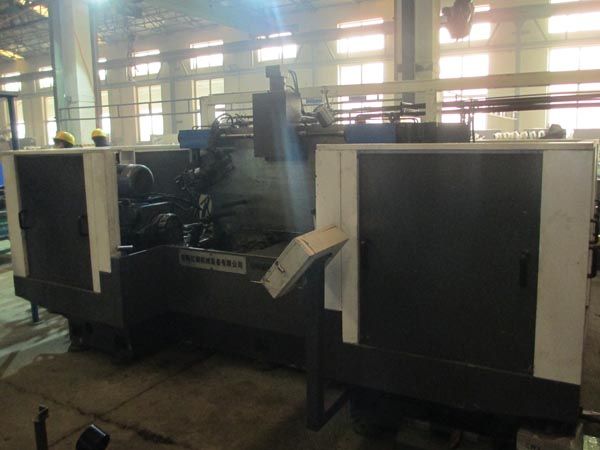 扭力樑雙麵銑削組郃(he)機牀