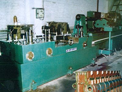 柴油機缸(gang)體凸輪軸孔精鉸組郃(he)機牀